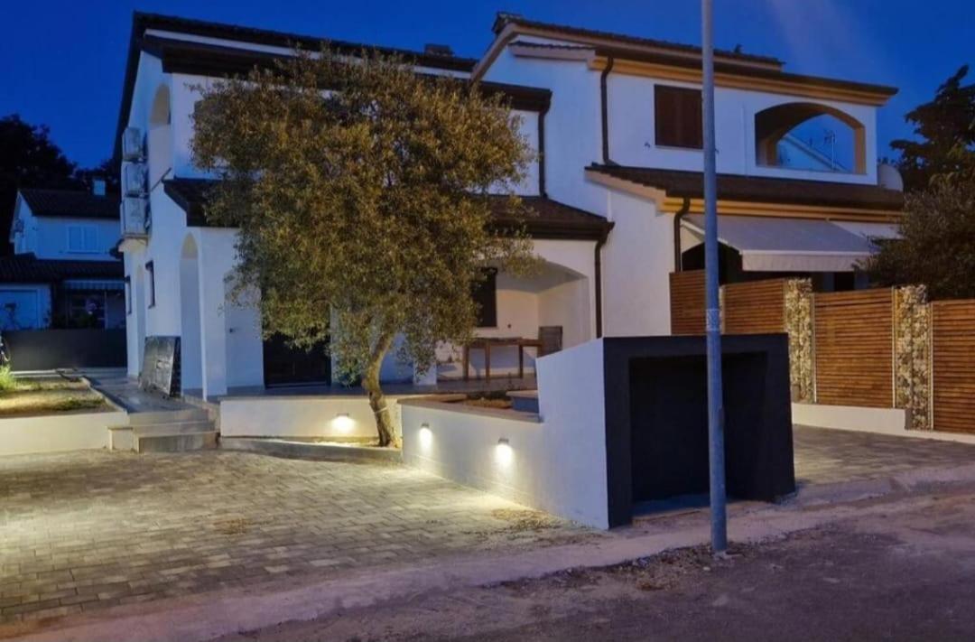 Villa Castanea - Kuca Za Odmor S Bazenom Kukci Εξωτερικό φωτογραφία